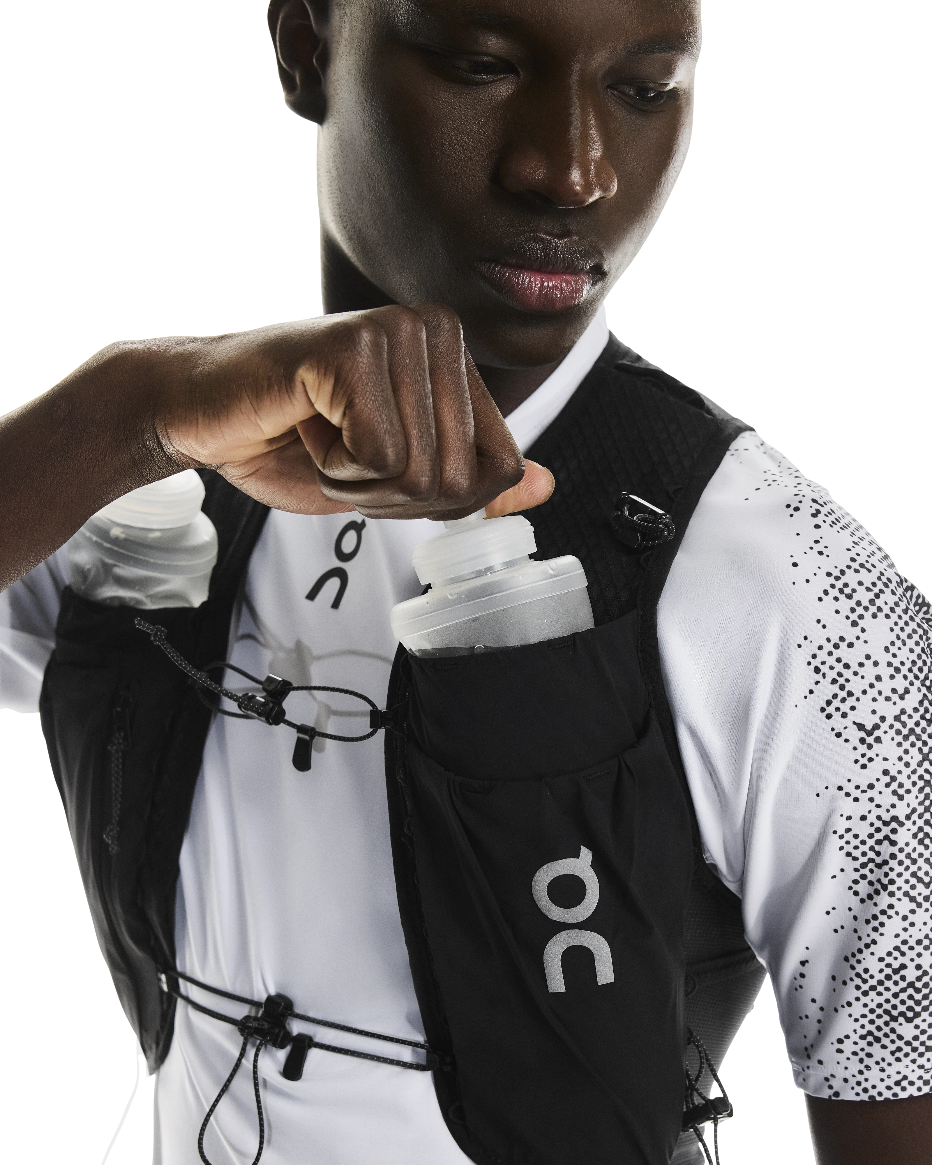 On Ultra Vest Pro Unisex - Black - Image 7