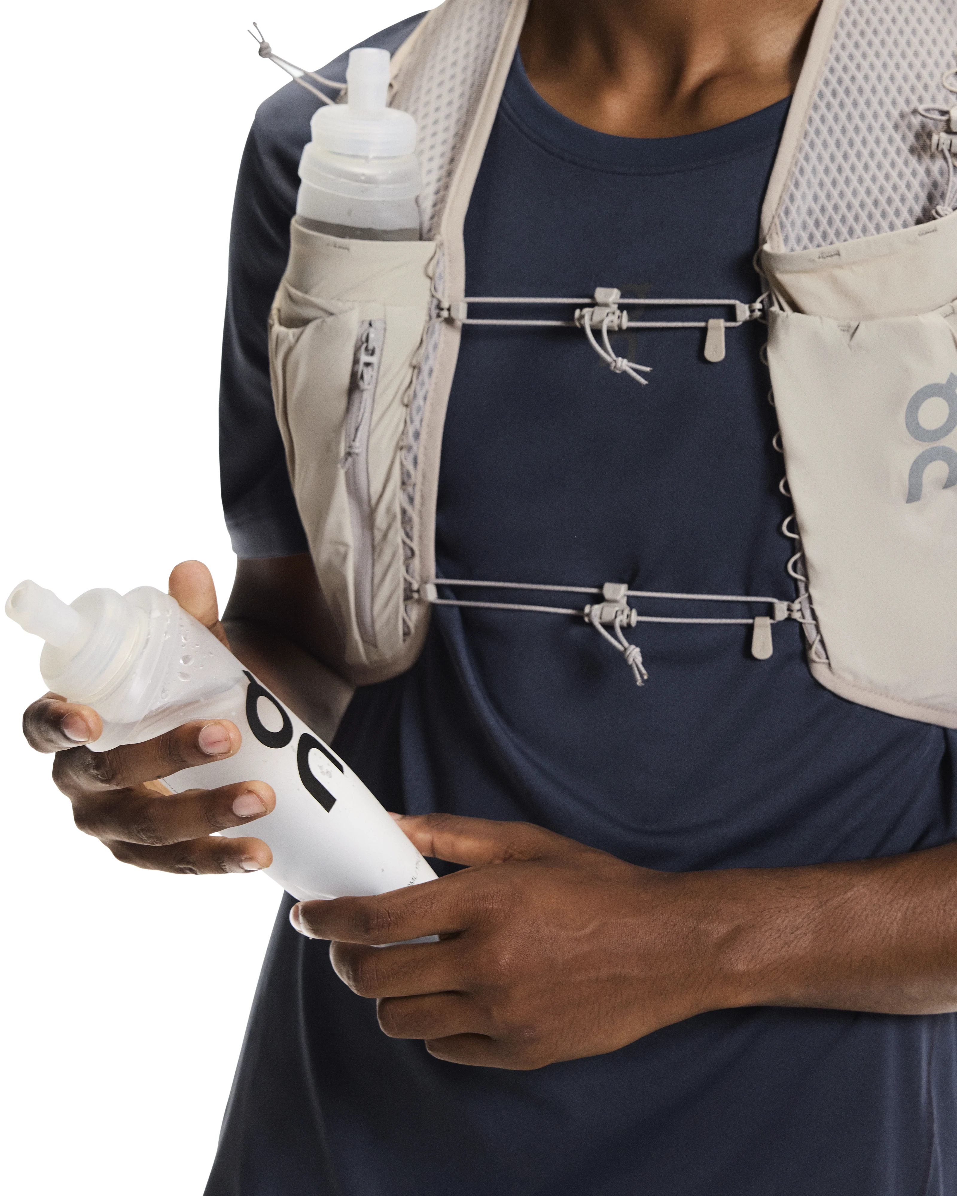 On Ultra Vest Pro Unisex - Fog - Image 3